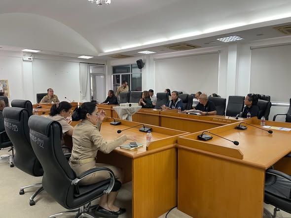 ประชุมหารือการใช้พื้นที่ท่าเทียบเรือเอนกประสงค์เกาะพะงัน
ร่วมกับ บริษัท ลมพระยา  บุญศิริ  โชคณาฯ
