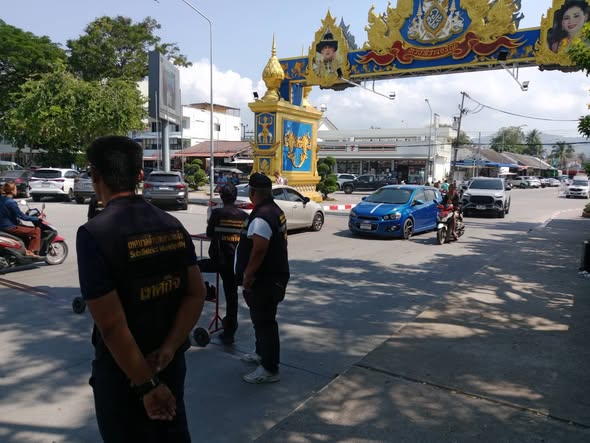 ภายใต้การบริหารงานของ นายยงยุทธ พิริยสถิต นายกเทศมนตรีตำบลเกาะพะงัน
ได้มอบหมายให้ นายสรเดช ธนวนิชนาม รองนายกเทศมนตรี
สั่งการให้นายชยา อินทเชื้อ หัวหน้าฝ่ายปกครอง นำพนักงานเทศกิจ เทศบาลตำบลเกาะพะงัน
ดูแลและจัดการการจราจร ร่วมกับเจ้าหน้าที่ตำรวจภูธรเกาะพะงัน
บริเวณท่าเทียบเรือท้องศาลา เพื่อให้เป็นไปด้วยความสะดวกเรียบร้อย